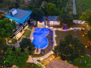 Chính chủ cần bán khu nghỉ dưỡng hơn 2000m² ba vì thiết kế hiện đại, view thoáng đẹp.