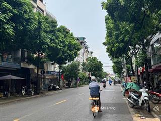 Bán đất vàng phố tứ liên, tây hồ, 135m2, mặt tiền 8.6m, hai thoáng, ô tô tránh