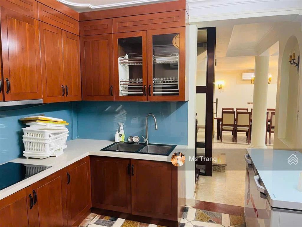 Bán biệt thự mặt phố trần hưng đạo, hoàn kiếm, 180m2, 5 tầng, mt 6.8m, 3 thoáng, ô tô đỗ cửa, 77 tỷ