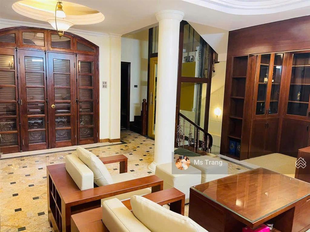 Bán biệt thự mặt phố trần hưng đạo, hoàn kiếm, 180m2, 5 tầng, mt 6.8m, 3 thoáng, ô tô đỗ cửa, 77 tỷ