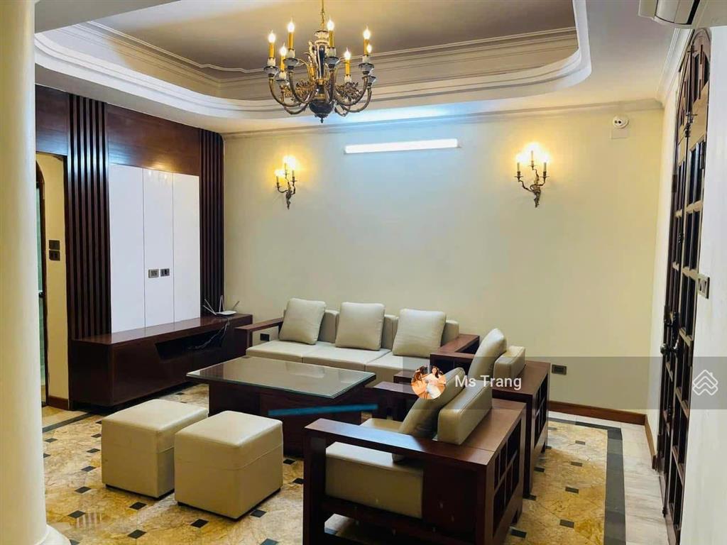 Bán biệt thự mặt phố trần hưng đạo, hoàn kiếm, 180m2, 5 tầng, mt 6.8m, 3 thoáng, ô tô đỗ cửa, 77 tỷ