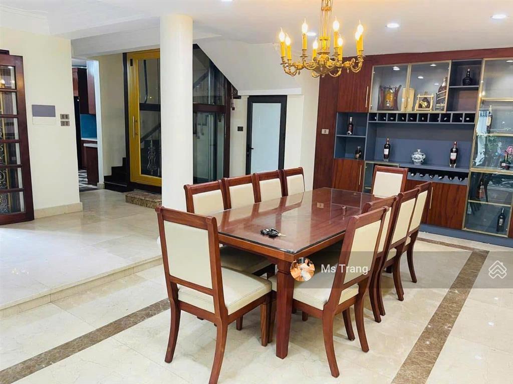 Bán biệt thự mặt phố trần hưng đạo, hoàn kiếm, 180m2, 5 tầng, mt 6.8m, 3 thoáng, ô tô đỗ cửa, 77 tỷ