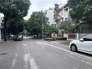 Hot!!! chính chủ gửi bán căn liền kề view công viên, gần chung cư đầu tư chắc thắng giá chỉ 16 tỷ