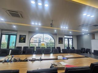 Văn phòng chuyên nghiệp sẵn nội thất, ban công, view công viên xp building duy tân  có chỗ đỗ ôtô