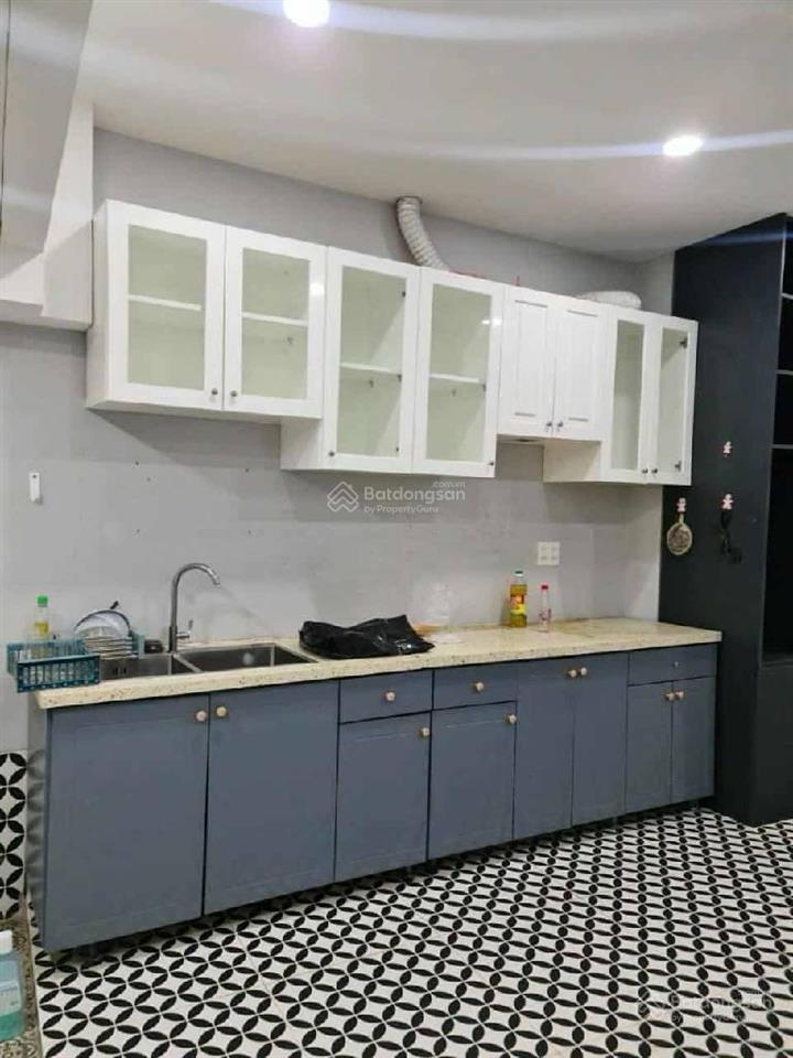 Nhà 2 tầng dt109m ,mặt phố 20m gần trường học nhà thờ và chợ rất sầm uất