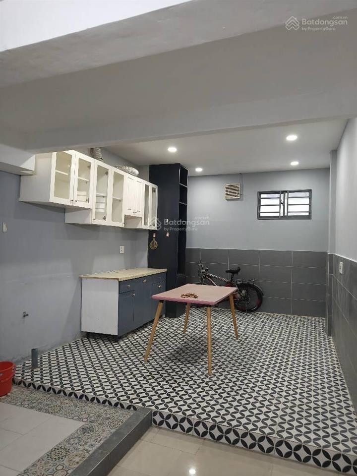 Nhà 2 tầng dt109m ,mặt phố 20m gần trường học nhà thờ và chợ rất sầm uất