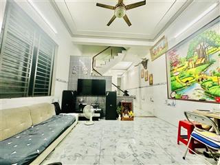 Chủ gởi bán nhà 3 tầng  tân bình  dĩ an  bình dương. + diện tích 103m2, (4,3m x 14,2m) nở hậu