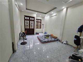 Nhà mặt tiền  đông hòa  dĩ an  bình dương.
 diện tích 69m  (4m x 17m)  nhà 3 tầng có 6pn 