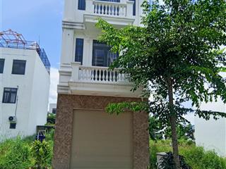 Chủ gởi bán căn nhà mặt tiền nhựa 7m, vỉa hè mỗi bên 3m, p.phú chánh, tp.tân uyên  bình dương.