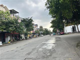 Vị trí trung tâm sầm uất dĩ an, liền kề vincom 550.
đường rộng 18m, vỉa hè 2 bên