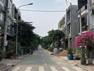 Nhà đẹp mới xây, thiết kế 1 trệt 2 lầu, full nội thất, chỉ cần dọn vào ở
phường tân đông hiệp  dĩ