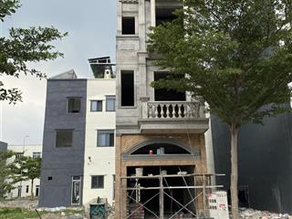 Nhà mặt tiền tân đông hiệp  dĩ an  bình dương. diện tích 60m2 (4m x 15m) nhà sắp hoàn thiện mới