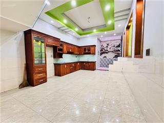 Đông hoà  dĩ an  căn góc 2 mặt tiền kinh doanh đa nghành nghềkhu vực sầm uất. gần siêu thị go d