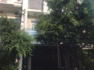 Chủ nhà đang có nhu cầu bán nhà, nên cần ra nhanh căn nhà này. giá 12 tỷ có thương lượng
