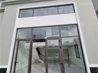 Chính chủ bán gấp shophouse nằm trong kdc mới, thuận tiện kinh doanh chỉ 2 tỷ 9