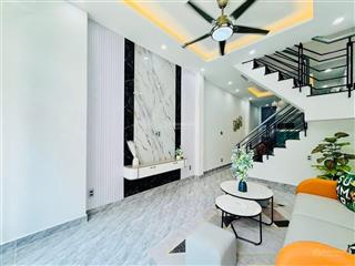 Bán nhà đường nguyễn tri phương, quận 10  45m2 nhỉnh 5 tỷ  btct kiên cố  3 tầng