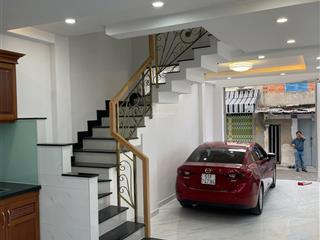 Nhà đường nội bộ 6m bông sao p5q8 oto trong nhà
