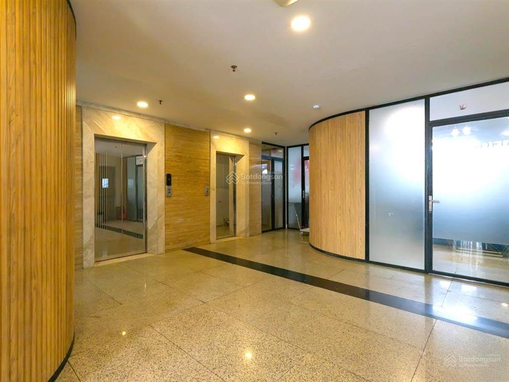 Duy nhất 285m2 giá 66 triệu/tháng  cao ốc adele