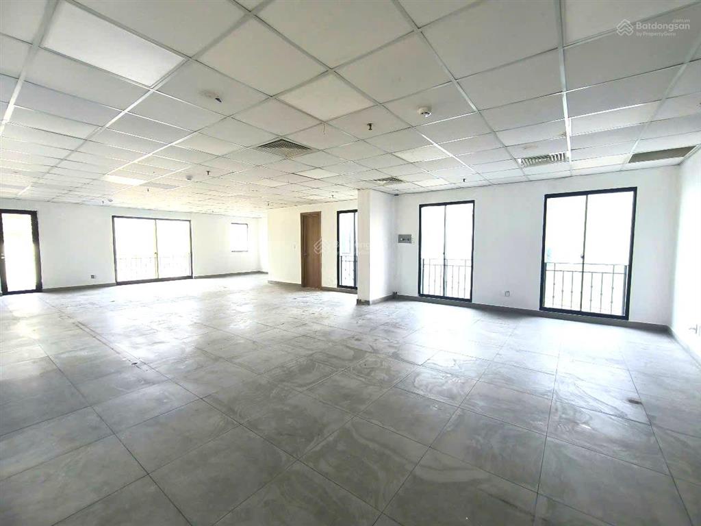 Duy nhất 285m2 giá 66 triệu/tháng  cao ốc adele