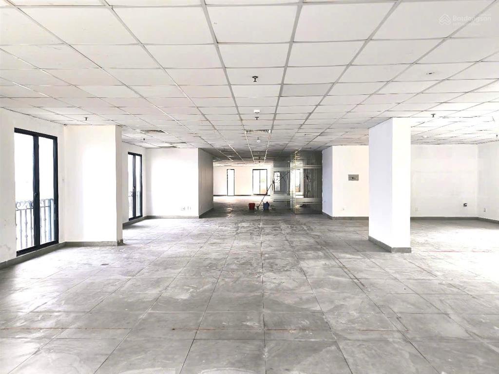 Duy nhất 285m2 giá 66 triệu/tháng  cao ốc adele