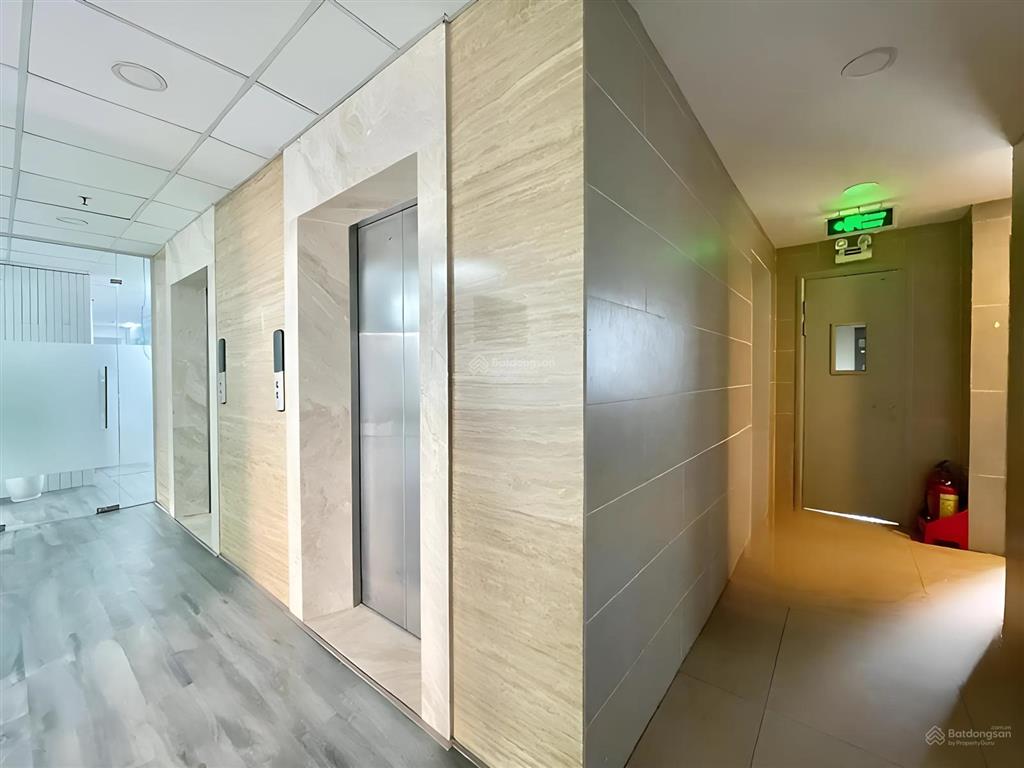 Duy nhất 285m2 giá 66 triệu/tháng  cao ốc adele