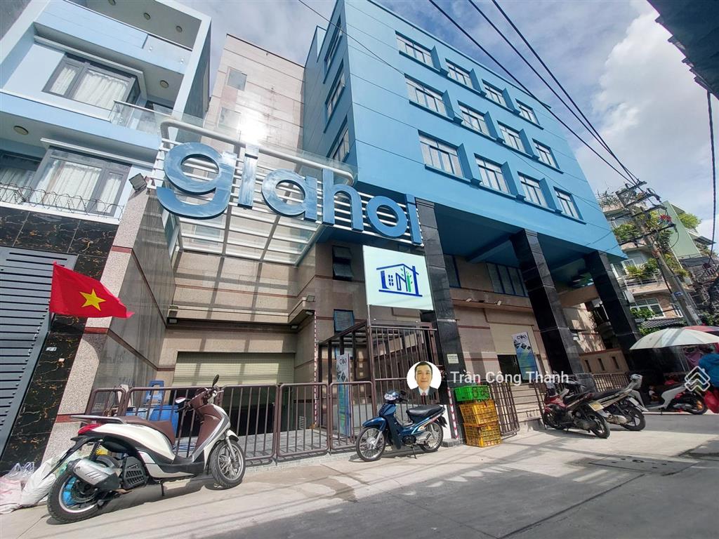 Văn phòng 131m2 giá 30,5 triệu/tháng full nội thất, miễn phí (điện, xe máy, wifi, phòng họp)