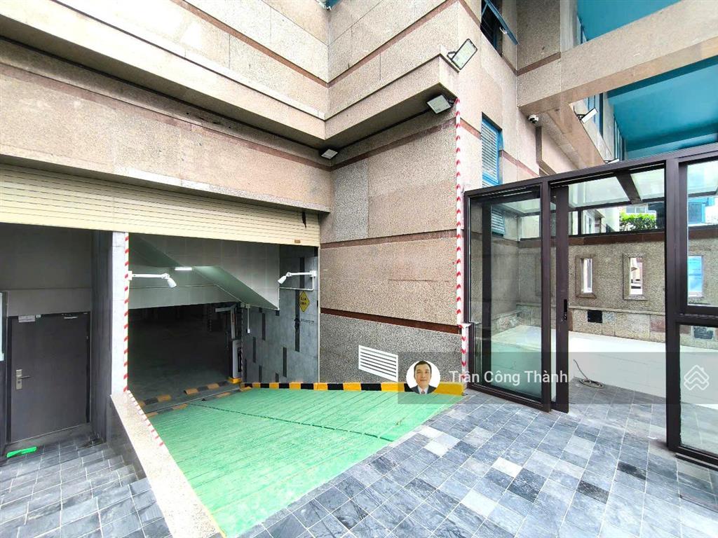 Văn phòng 131m2 giá 30,5 triệu/tháng full nội thất, miễn phí (điện, xe máy, wifi, phòng họp)