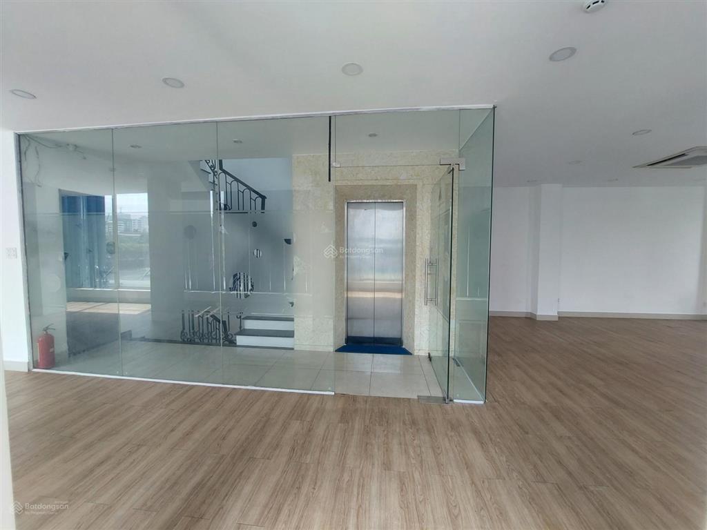 Văn phòng 120m2, giá 25 triệu/th  186 đặng văn ngữ