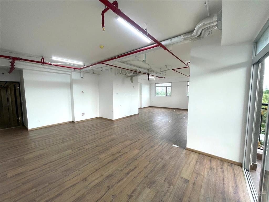 Văn phòng 94m2 giá 21 triệu/tháng  paris hoàng kim