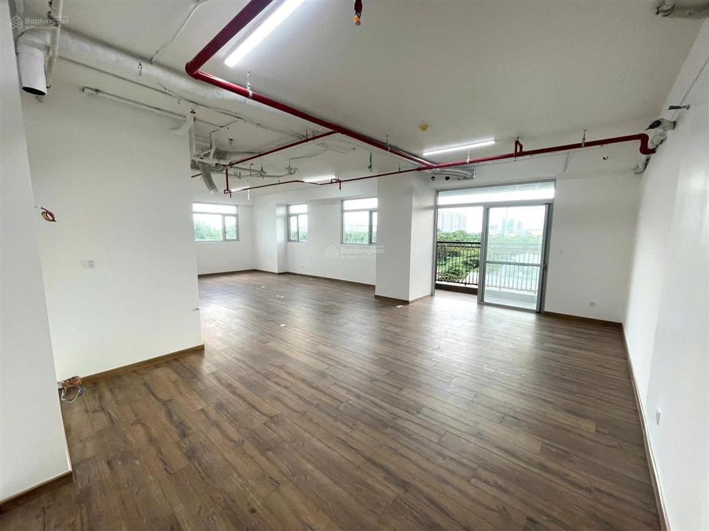 Văn phòng 94m2 giá 21 triệu/tháng  paris hoàng kim