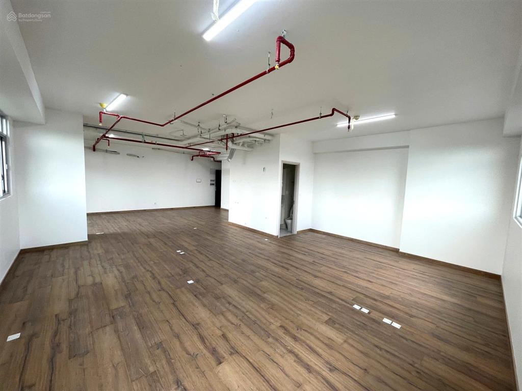 Văn phòng 94m2 giá 21 triệu/tháng  paris hoàng kim