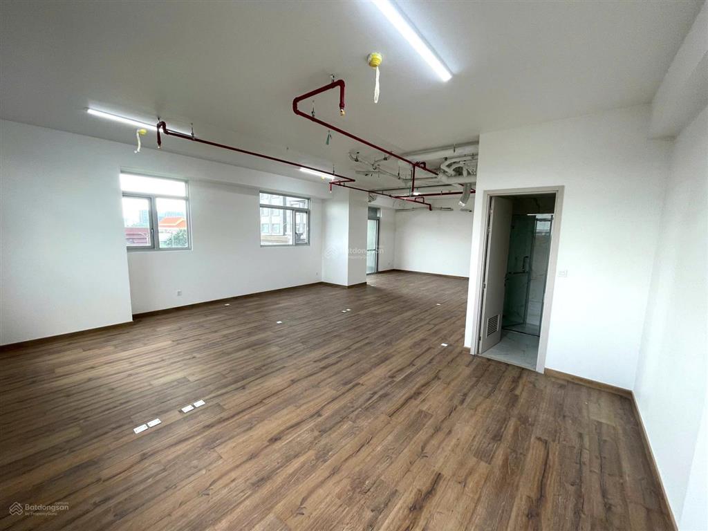 Văn phòng 94m2 giá 21 triệu/tháng  paris hoàng kim