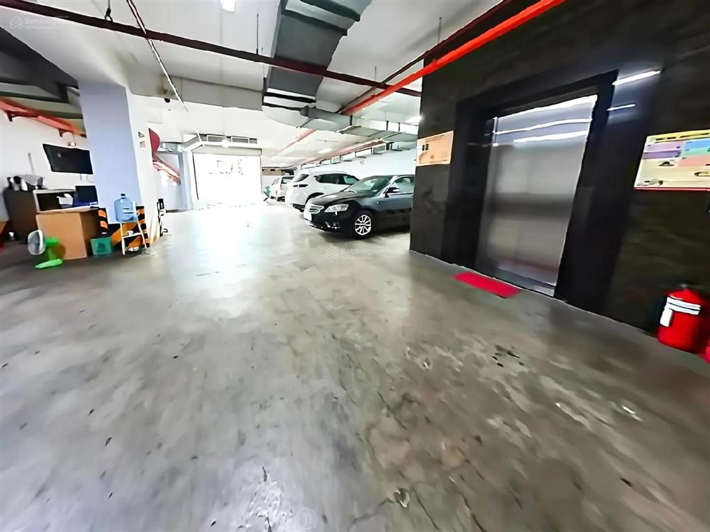 Văn phòng 225m2 giá 99 triệu/th (1 phòng duy nhất)
