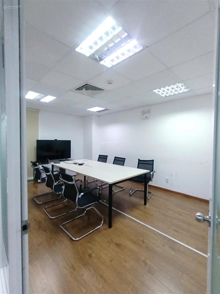 Văn phòng 225m2 giá 99 triệu/th (1 phòng duy nhất)