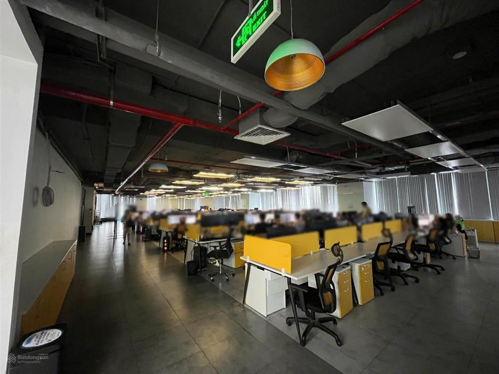 Văn phòng hạng a  680m2 (miễn phí nội thất cho 120 người) giá thấp hơn hạng b