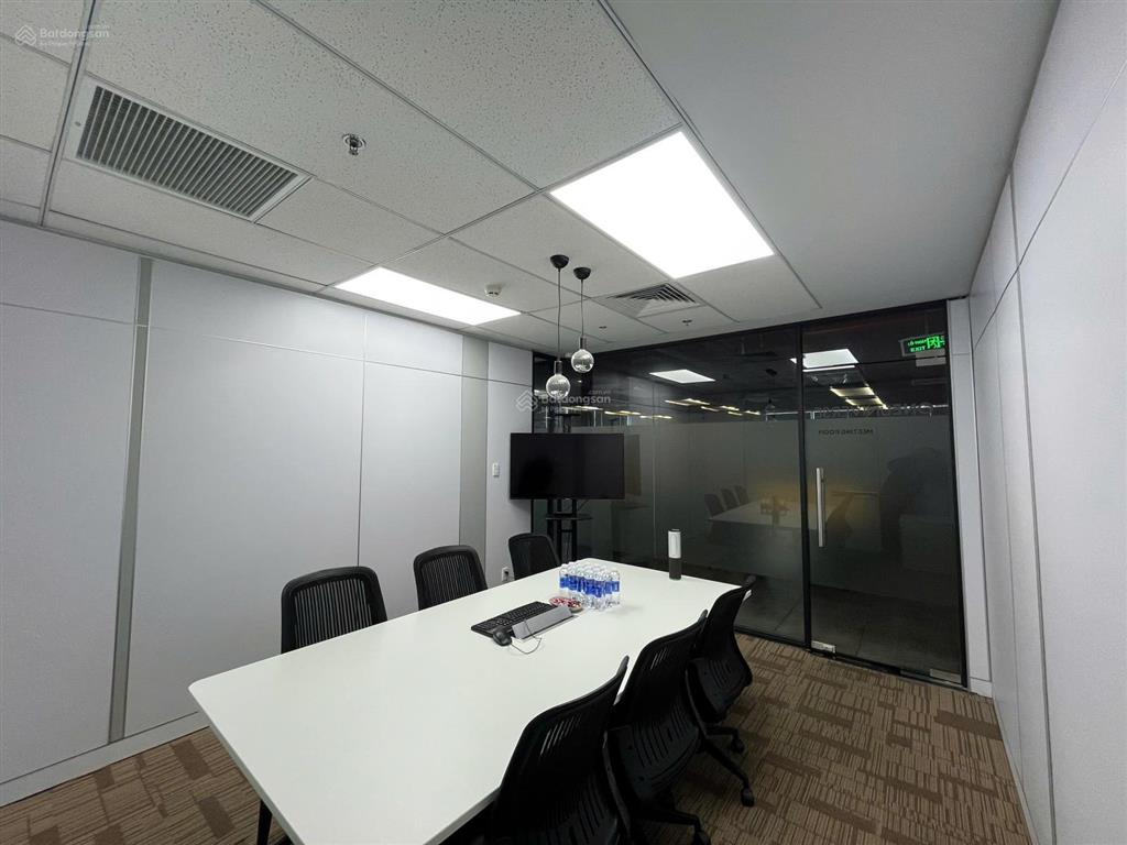 Văn phòng hạng a  680m2 (miễn phí nội thất cho 120 người) giá thấp hơn hạng b