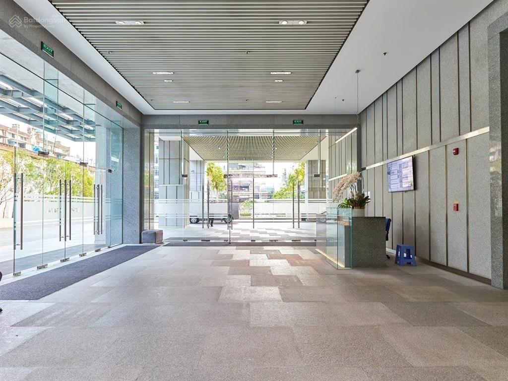 Văn phòng hạng a  680m2 (miễn phí nội thất cho 120 người) giá thấp hơn hạng b