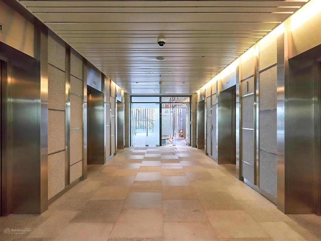 Văn phòng hạng a  680m2 (miễn phí nội thất cho 120 người) giá thấp hơn hạng b