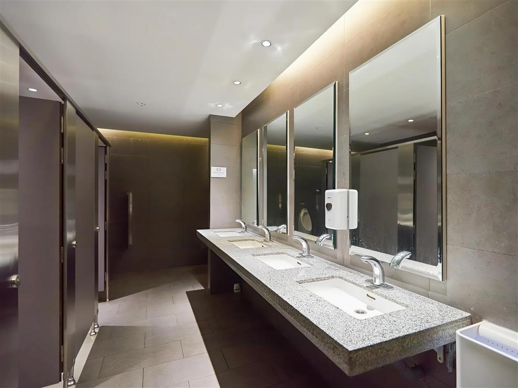 Văn phòng hạng a  680m2 (miễn phí nội thất cho 120 người) giá thấp hơn hạng b