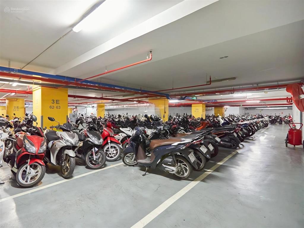 Văn phòng hạng a  680m2 (miễn phí nội thất cho 120 người) giá thấp hơn hạng b