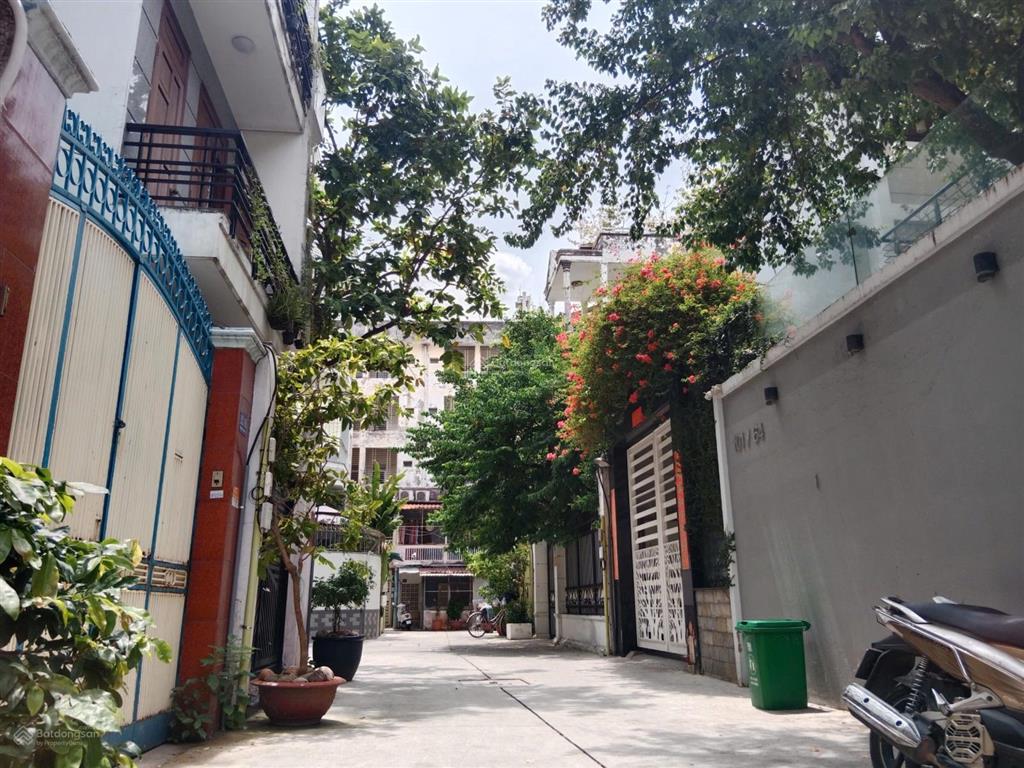 Bán biệt thự nguyễn chí thanh 8x20m 3 tầng có thang máy nhà mới đẹp chỉ 32,5 tỷ nhà mới đẹp