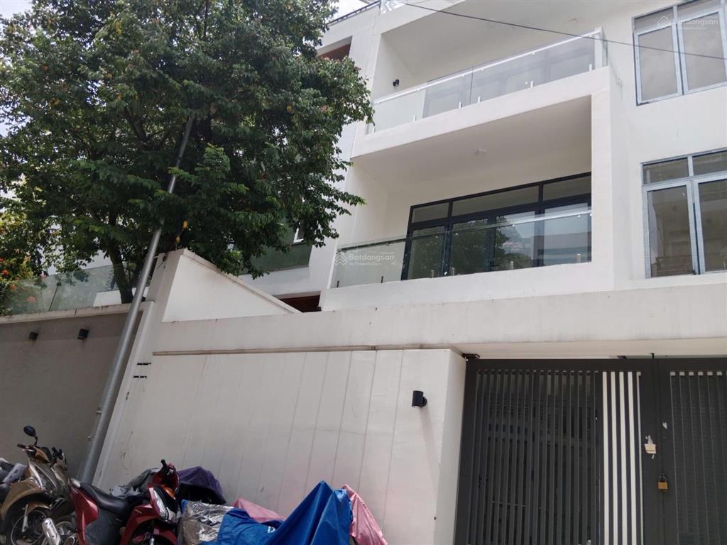 Bán biệt thự nguyễn chí thanh 8x20m 3 tầng có thang máy nhà mới đẹp chỉ 32,5 tỷ nhà mới đẹp