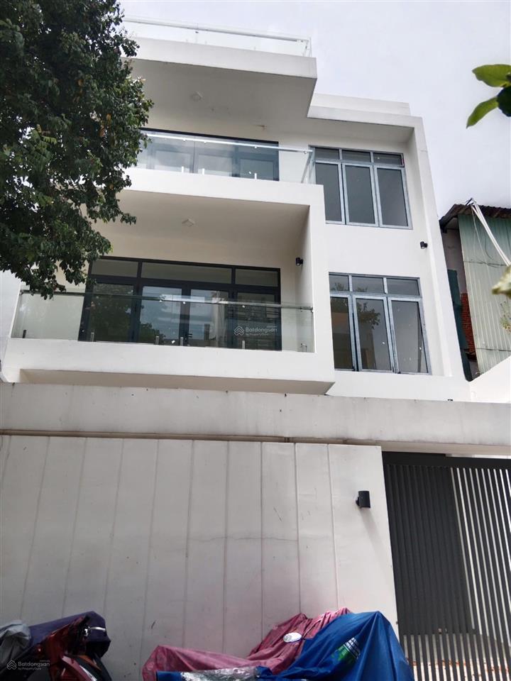 Bán biệt thự nguyễn chí thanh 8x20m 3 tầng có thang máy nhà mới đẹp chỉ 32,5 tỷ nhà mới đẹp