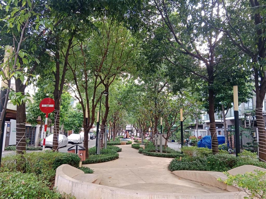 Bán biệt thự hà đô centrosa 5.5x16m trệt 3 lầu nhà mới vô ở liền giá bán chỉ 45 tỉ