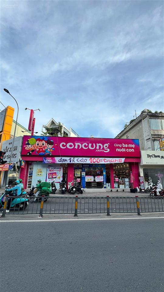 Bán nhà mặt tiền hoàng hoa thám 18x15m, cho thuê 90tr/tháng giá chỉ 37,5 tỷ