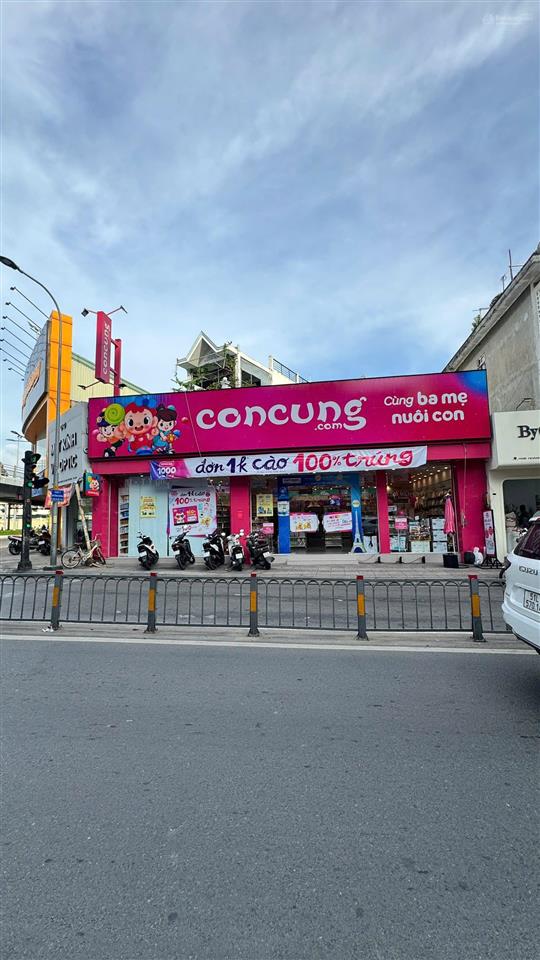 Bán nhà mặt tiền hoàng hoa thám 18x15m, cho thuê 90tr/tháng giá chỉ 37,5 tỷ