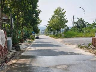 Bán lô đất đường vương thừa vũ. cách đường 19/5 vào 60m. đối diện trường quốc tế canada