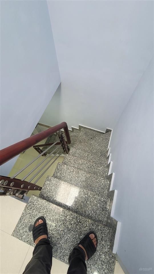 Q1, ngay bộ công an, cách 2 căn ra hẻm xe hơi, 70m ra mt trần hưng đạo, kqh, 2 tầng, 27.5m2, 5 tỷ 3