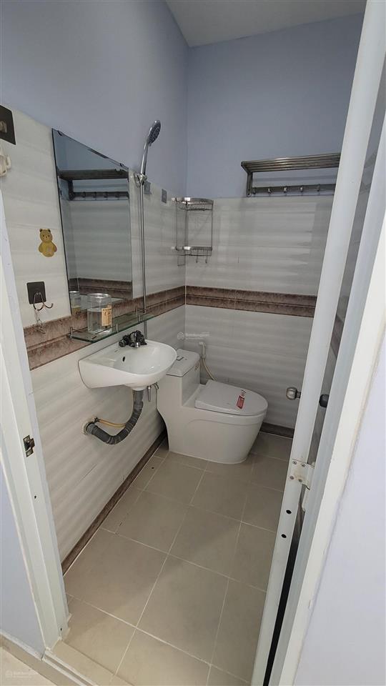 Q1, ngay bộ công an, cách 2 căn ra hẻm xe hơi, 70m ra mt trần hưng đạo, kqh, 2 tầng, 27.5m2, 5 tỷ 3