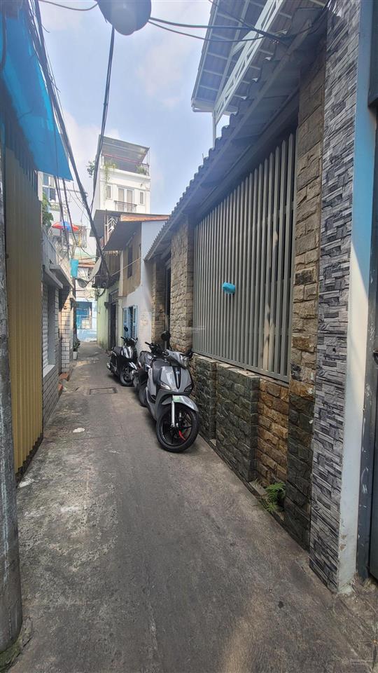 Q4  chỉ 5 tỷ 800tr  nhà 72.8m2 (ngang 5m8 dài 12m), 1 trệt 1 lửng  kqh  shr